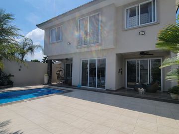 En venta lujosa y moderna casa en Isla Mocoli