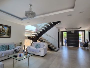En venta lujosa y moderna casa en Isla Mocoli
