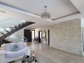 En venta lujosa y moderna casa en Isla Mocoli