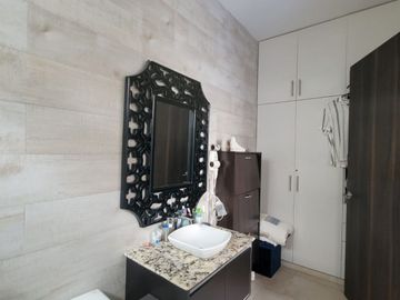 En venta lujosa y moderna casa en Isla Mocoli