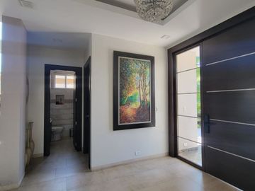 En venta lujosa y moderna casa en Isla Mocoli