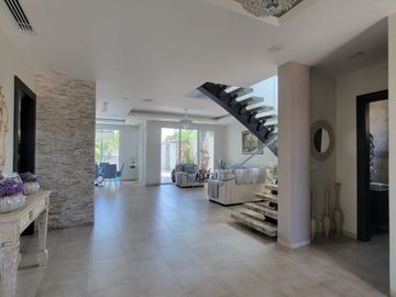 En venta lujosa y moderna casa en Isla Mocoli