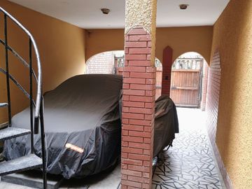 Venta de casa a precio de terreno en zona exclusiva de Surco