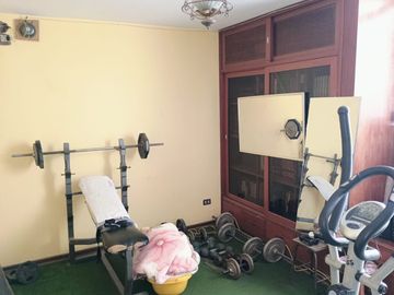 Venta de casa a precio de terreno en zona exclusiva de Surco