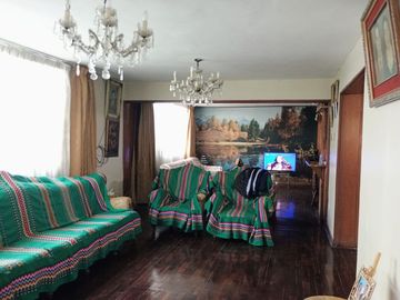 Venta de casa a precio de terreno en zona exclusiva de Surco