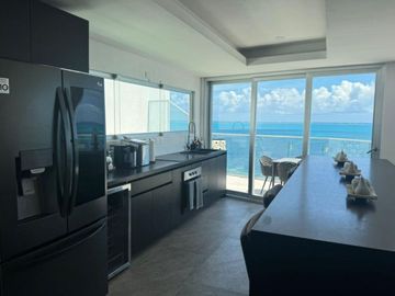 Penthouse con vista panorámica al mar en venta, Puerto Cancún, Cancún