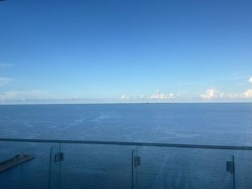 Penthouse con vista panorámica al mar en venta, Puerto Cancún, Cancún