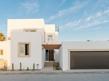 Casa Amueblada con Vista al Mar en Villas Punta Piedra con Amenidades de Estilo Resort