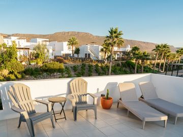 Casa Amueblada con Vista al Mar en Villas Punta Piedra con Amenidades de Estilo Resort