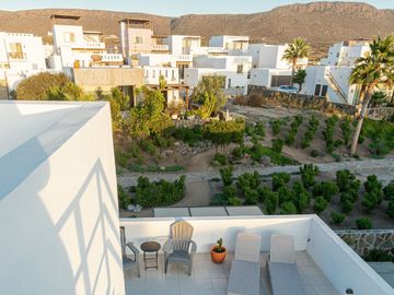 Casa Amueblada con Vista al Mar en Villas Punta Piedra con Amenidades de Estilo Resort