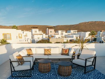 Casa Amueblada con Vista al Mar en Villas Punta Piedra con Amenidades de Estilo Resort