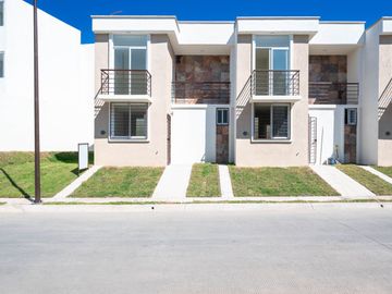 CASA EN VENTA A 5 MINUTOS DE LA CENTRAL DE AUTOBUCES DE PUERTO VALLARTA