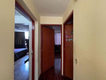DEPARTAMENTO FLAT EN VENTA, CON EXCELENTE UBICACION Urb. BENAVIDES. EN SANTIAGO DE SURCO.