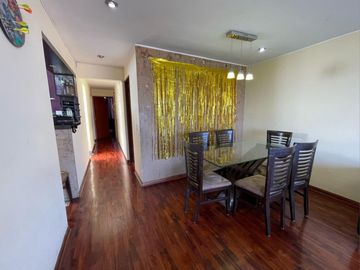 DEPARTAMENTO FLAT EN VENTA, CON EXCELENTE UBICACION Urb. BENAVIDES. EN SANTIAGO DE SURCO.