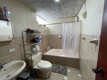 DEPARTAMENTO FLAT EN VENTA, CON EXCELENTE UBICACION Urb. BENAVIDES. EN SANTIAGO DE SURCO.