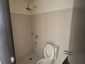 1-Bedroom with Balcony 500K Downpayment Move In Kasara Urban Resort Residences near Tiendesitas Megamall C5 Ortigas