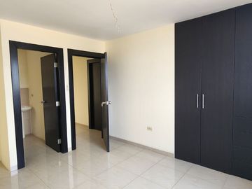 Vendo amplia Casa en Mallorca Village, cerca del CC El Dorado 3 Dormitorios