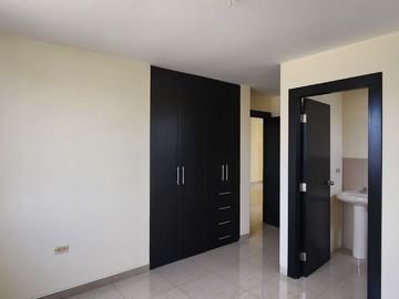 Vendo amplia Casa en Mallorca Village, cerca del CC El Dorado 3 Dormitorios