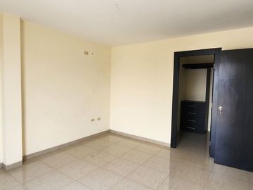Vendo amplia Casa en Mallorca Village, cerca del CC El Dorado 3 Dormitorios
