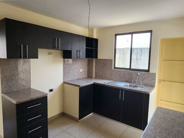Vendo amplia Casa en Mallorca Village, cerca del CC El Dorado 3 Dormitorios