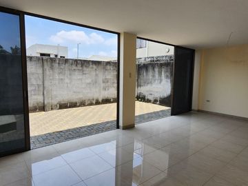 Vendo amplia Casa en Mallorca Village, cerca del CC El Dorado 3 Dormitorios