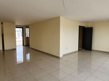 Vendo amplia Casa en Mallorca Village, cerca del CC El Dorado 3 Dormitorios