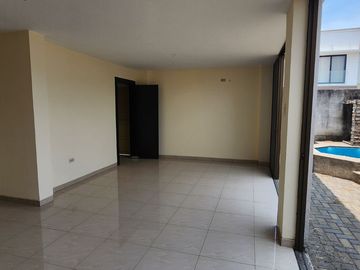 Vendo amplia Casa en Mallorca Village, cerca del CC El Dorado 3 Dormitorios