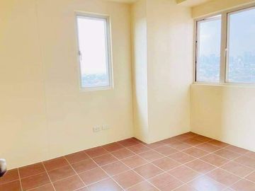 2 bedroom Rent to own condo in pag san Joaquin The Rochester 38.7 sqm For Sale