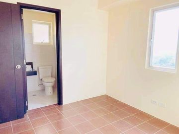 2 bedroom Rent to own condo in pag san Joaquin The Rochester 38.7 sqm For Sale