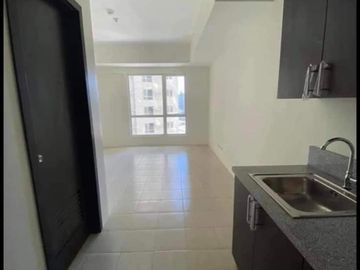 Pioneer Woodlands in Mandaluyong near Makati BGC Manila Studio Unit For Sale