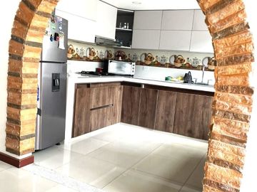 Vendo hermosa casa ubicada en el sector de Viveros, Manizales.