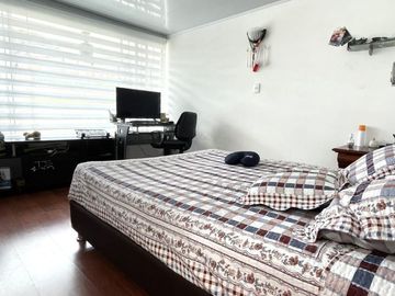 Vendo hermosa casa ubicada en el sector de Viveros, Manizales.