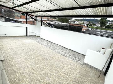 Vendo hermosa casa ubicada en el sector de Viveros, Manizales.