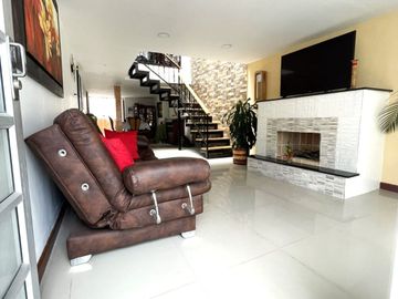 Vendo hermosa casa ubicada en el sector de Viveros, Manizales.