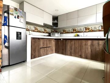 Vendo hermosa casa ubicada en el sector de Viveros, Manizales.
