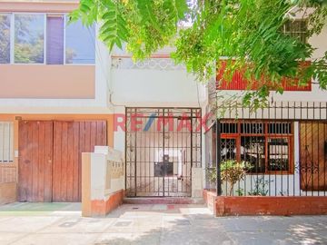 ¡Lindo Dúplex Remodelado Con Ingreso Independiente En Lince, Límite Con San Isidro!