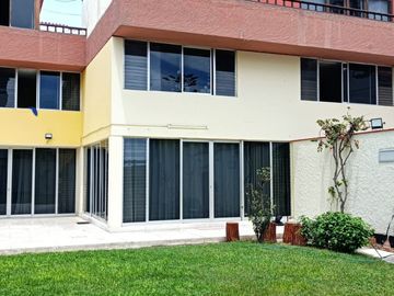 EXCELENTE CASA CON FRENTE A GALVEZ BARRENECHEA, CORPAC