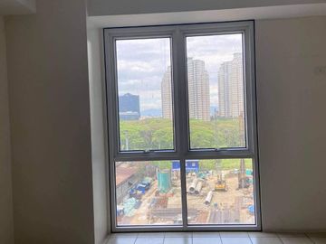 Resort Type Condo 300K DP to Move In w/5% Discount in Pasig near Tiendesitas, Ortigas, C5, Eastwood & BGC