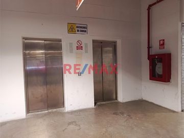 Vendo Excelente Local Comercial En Colonial Market
