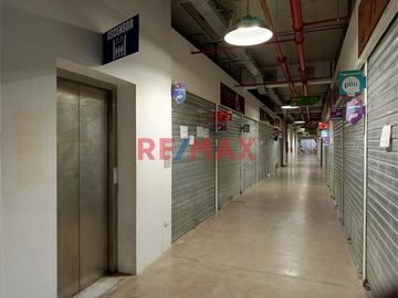 Vendo Excelente Local Comercial En Colonial Market