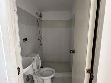 Affordable 1-Bedroom Loft Type 40sqm Condominium CASH PAYMENT 10% Discount Cambridge Villlage near Ortigas, Lifehomes, Floodway, Eastwood & Marikina