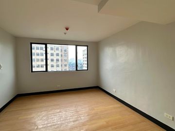 Pag-Ibig Financing Approved! 1-Bedroom Loft 40sqm w/FREE Parking Condominium Cambridge Village near Megamall, Ortigas, Lifehomes & Floodway