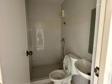 Pag-Ibig Financing Approved! 1-Bedroom Loft 40sqm w/FREE Parking Condominium Cambridge Village near Megamall, Ortigas, Lifehomes & Floodway