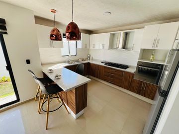 HERMOSA CASA EN VENTA CON 3 RECAMARAS Y CISTERNA EN PRIVADA CON AMENIDADES EN PACHUCA