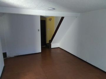 $69.990.000 CASA  a  4 CUADRAS ESTACION LAS AMERICAS , VILLA ALEMANA  Muy buena ubicación, a unos minutos estación las Américas y locomoción a una cua