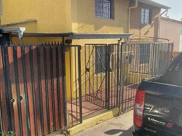 $69.990.000 CASA  a  4 CUADRAS ESTACION LAS AMERICAS , VILLA ALEMANA  Muy buena ubicación, a unos minutos estación las Américas y locomoción a una cua