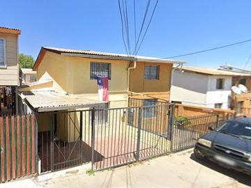 $69.990.000 CASA  a  4 CUADRAS ESTACION LAS AMERICAS , VILLA ALEMANA  Muy buena ubicación, a unos minutos estación las Américas y locomoción a una cua