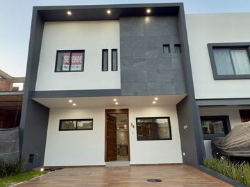 HERMOSA CASA EN VENTA FRENTE A AREA VERDE VALLE IMPERIAL ZAQPOPAN