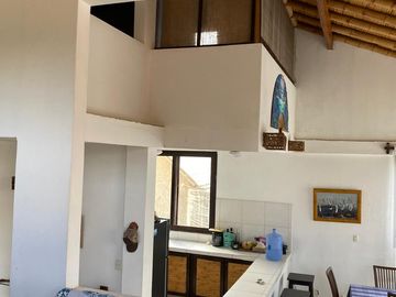 ALQUILO BONITA, ILUMINADA  Y ESPACIOSA CASA RÚSTICA  TRIPLEX CON PISCINA - 4 HABITACIONES - 3 COCHERAS