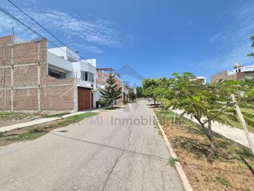 VENTA DE TERRENO FRENTE A PARQUE EN URB. EL SANTUARIO DE CHICLAYO